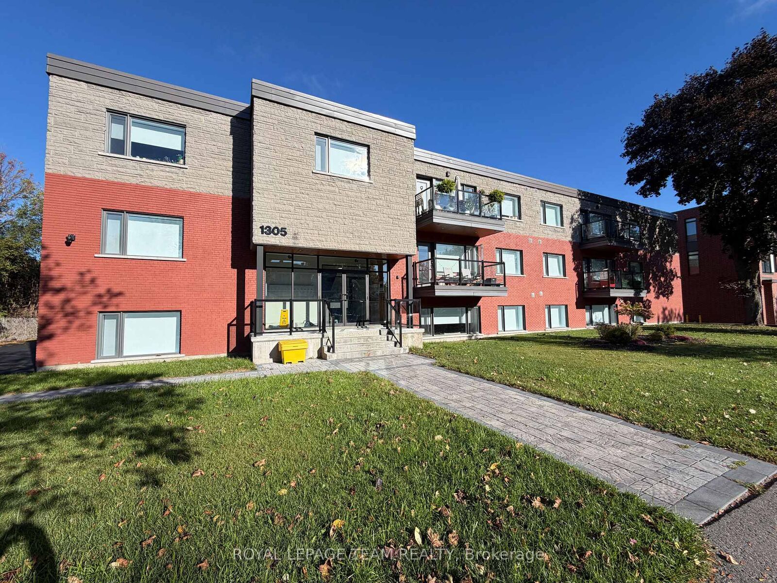 Property Photo:  1305 Summerville Avenue 102  ON K1Z 8G7 