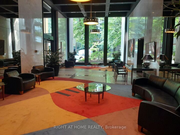 Property Photo:  33 Harbour Square 2431  ON M5J 2G2 
