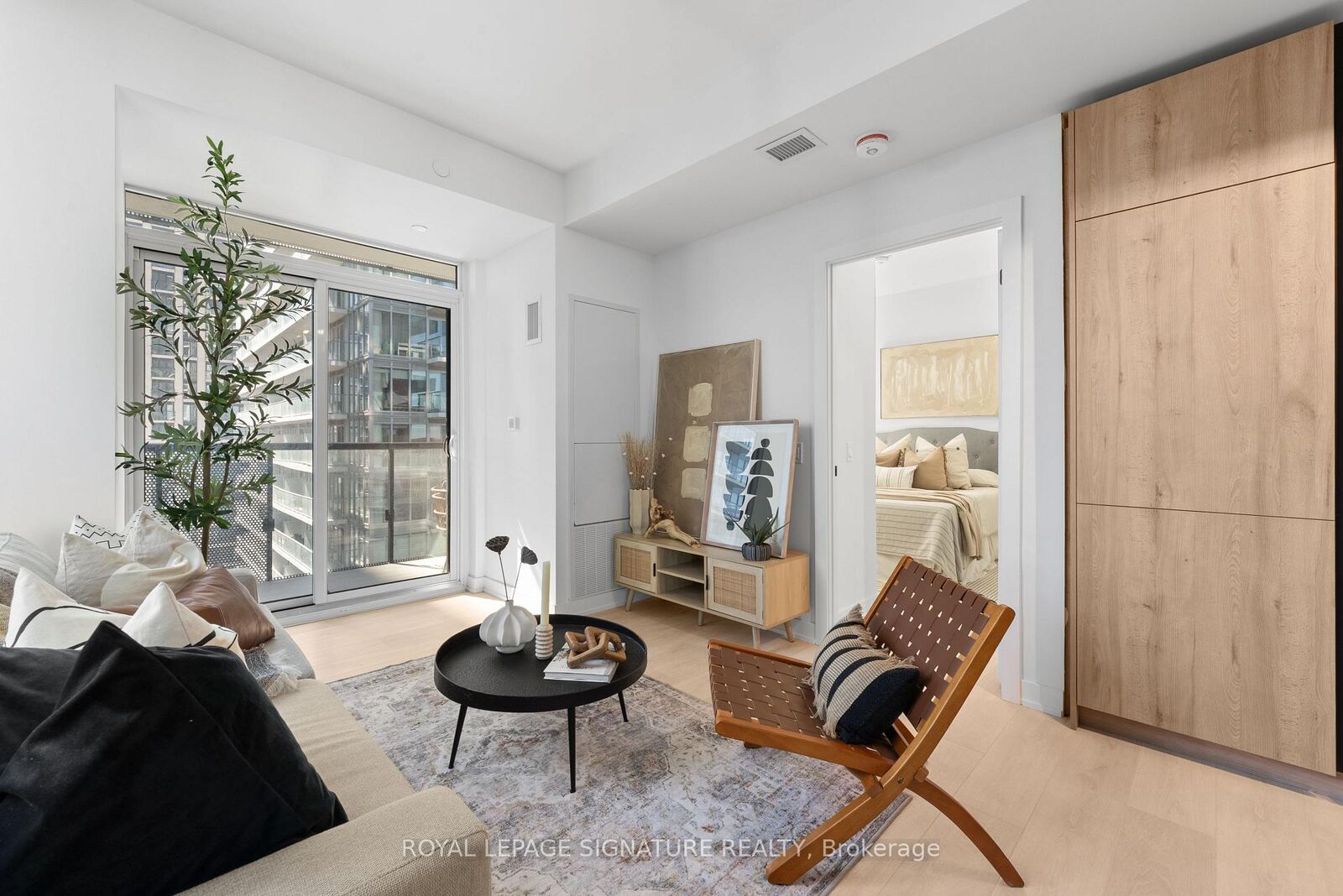 Property Photo:  117 Broadway Avenue 2502  ON M4P 1V3 