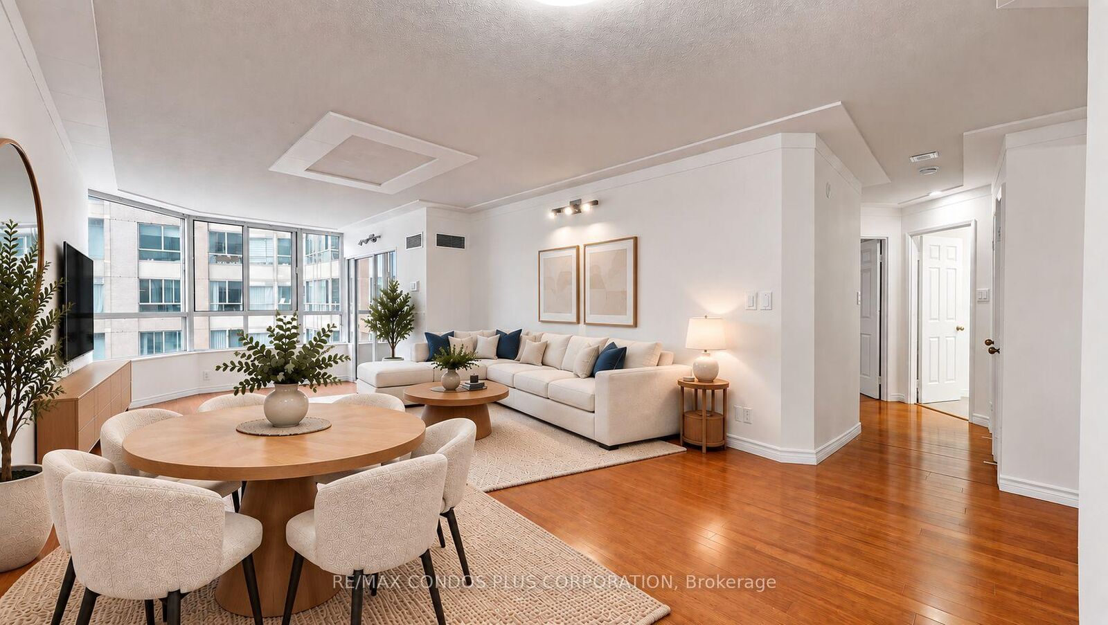 Property Photo:  717 Bay Street 702  ON M5G 2J9 
