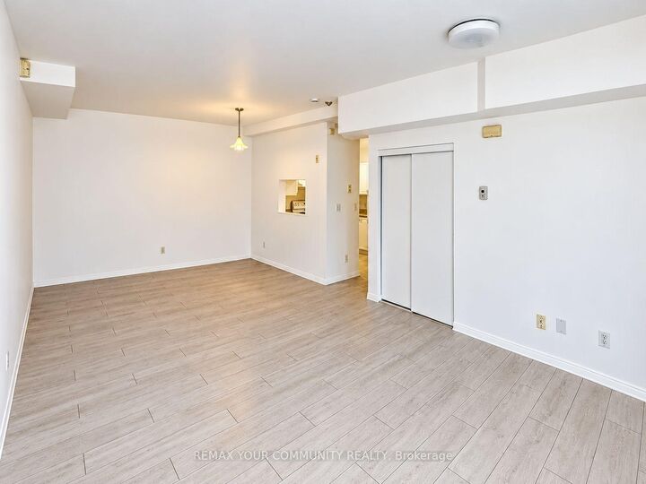 Property Photo:  1 Center Street W 102  ON L4C 3P3 