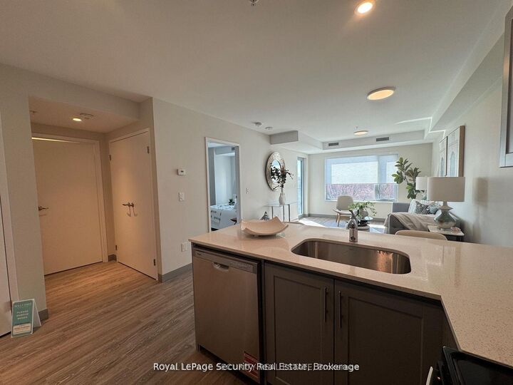 Property Photo:  1015 Innisfil Beach Road 304  ON L9S 1T3 
