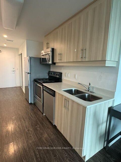 Property Photo:  158 King Street N 1502  ON N2J 0E5 