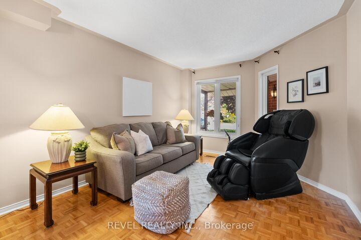 Property Photo:  1263 Bantham Street  ON L5V 1Y8 