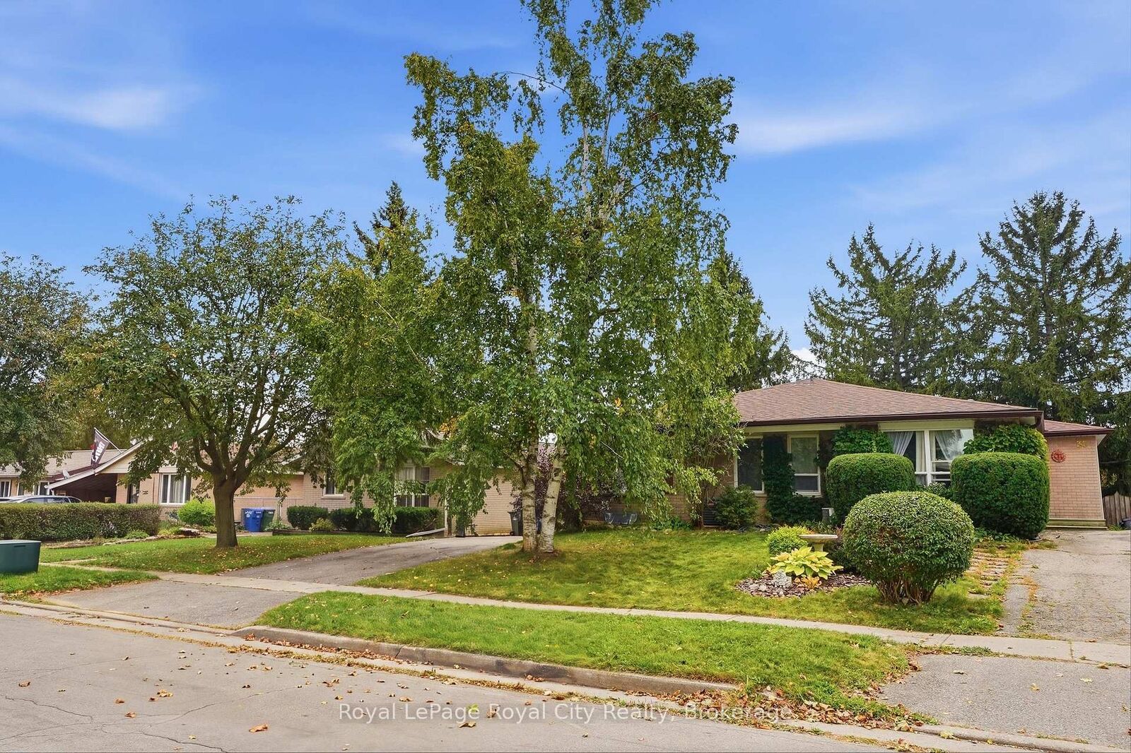 Property Photo:  37 McIlwraith Crescent Upper  ON N1E 6J4 