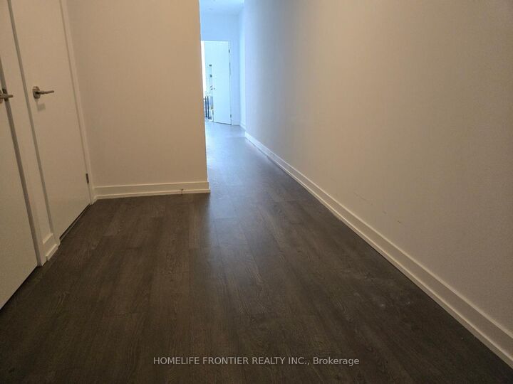 Property Photo:  7 Golden Lion Heights 1111  ON M2M 0C1 