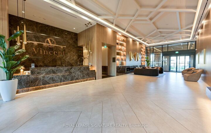 Property Photo:  5 Meadowvale Road 904  ON L4K 0C7 