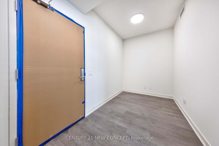Property Photo:  4955 Yonge Street E 705  ON M2N 5N6 