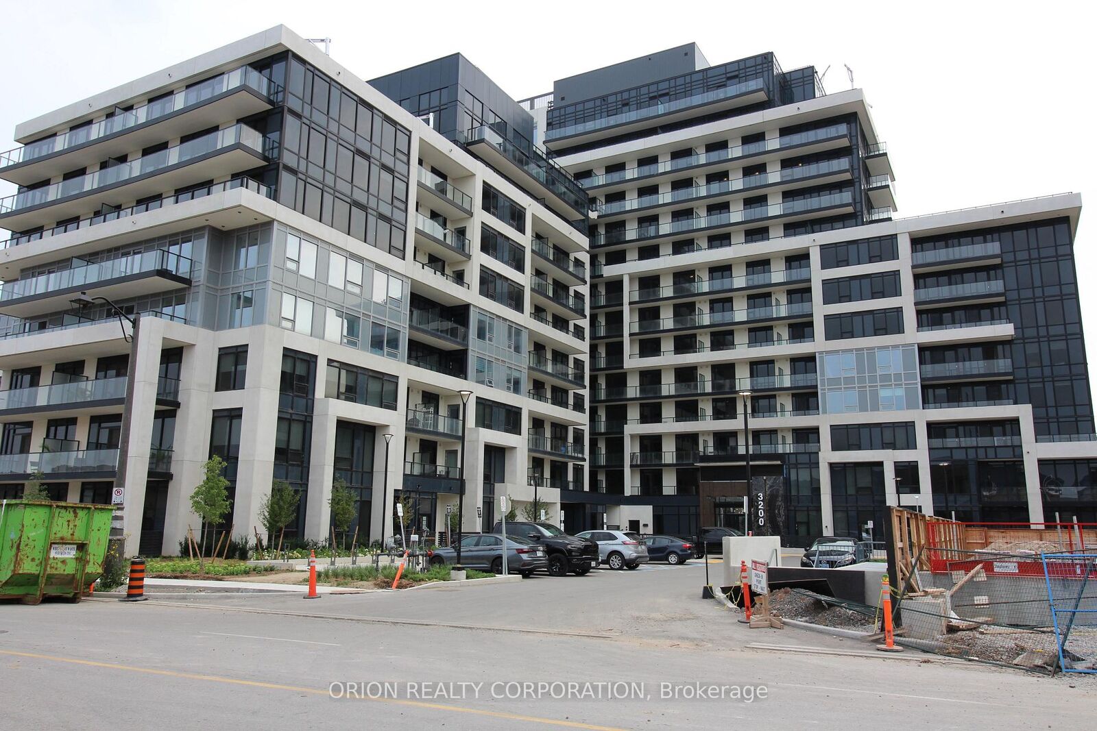 Property Photo:  3200 William Coltson Avenue 509  ON L6H 7W6 