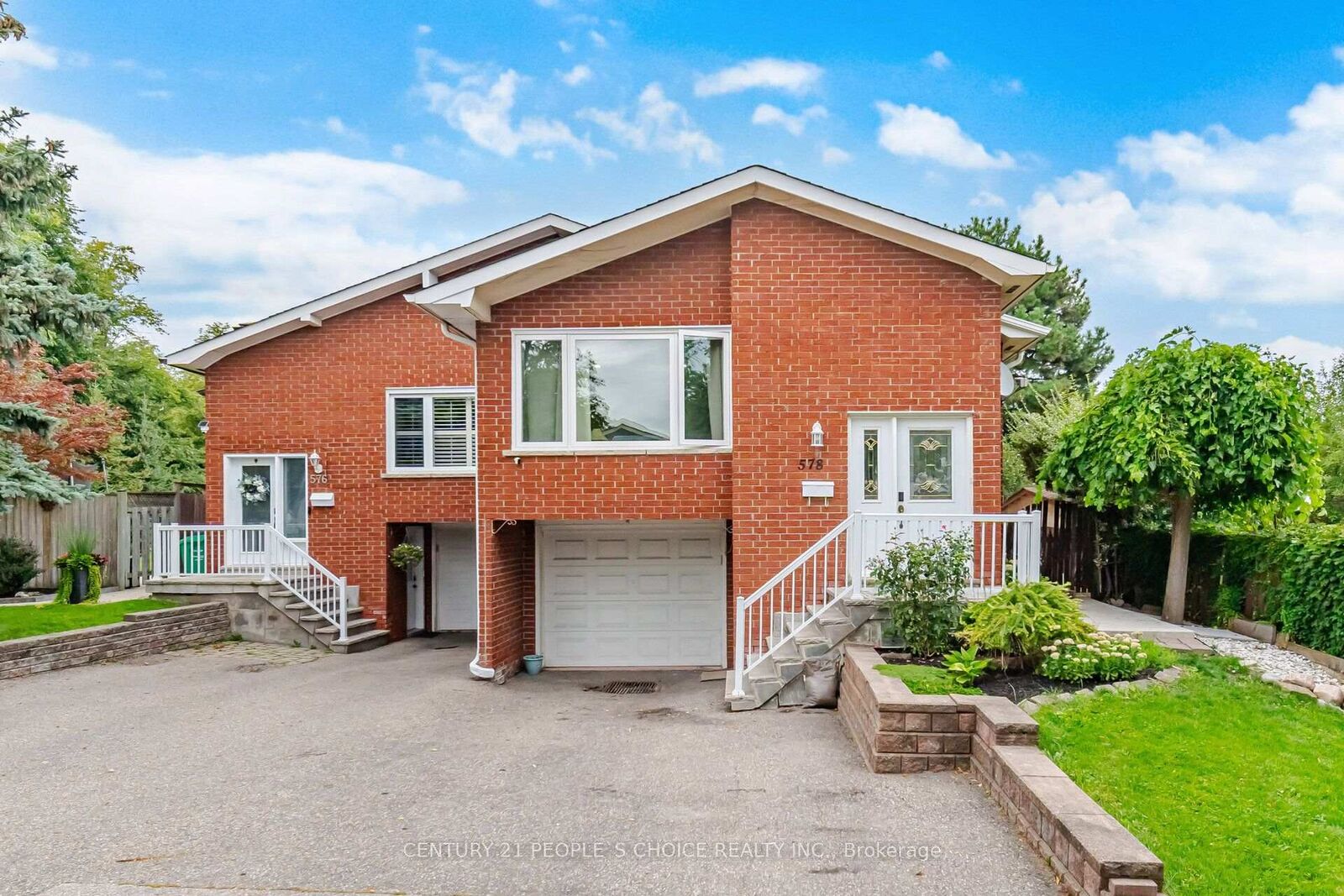 Property Photo:  578 Cavell Drive  ON L5B 2N9 
