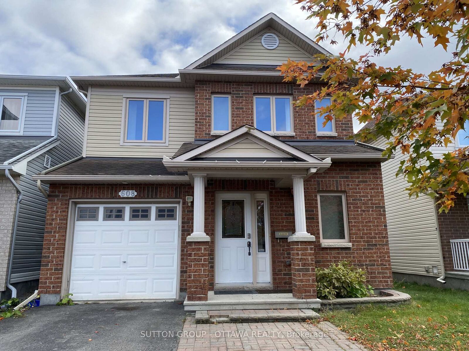 Property Photo:  608 Clearbrook Drive  ON K2J 5S2 