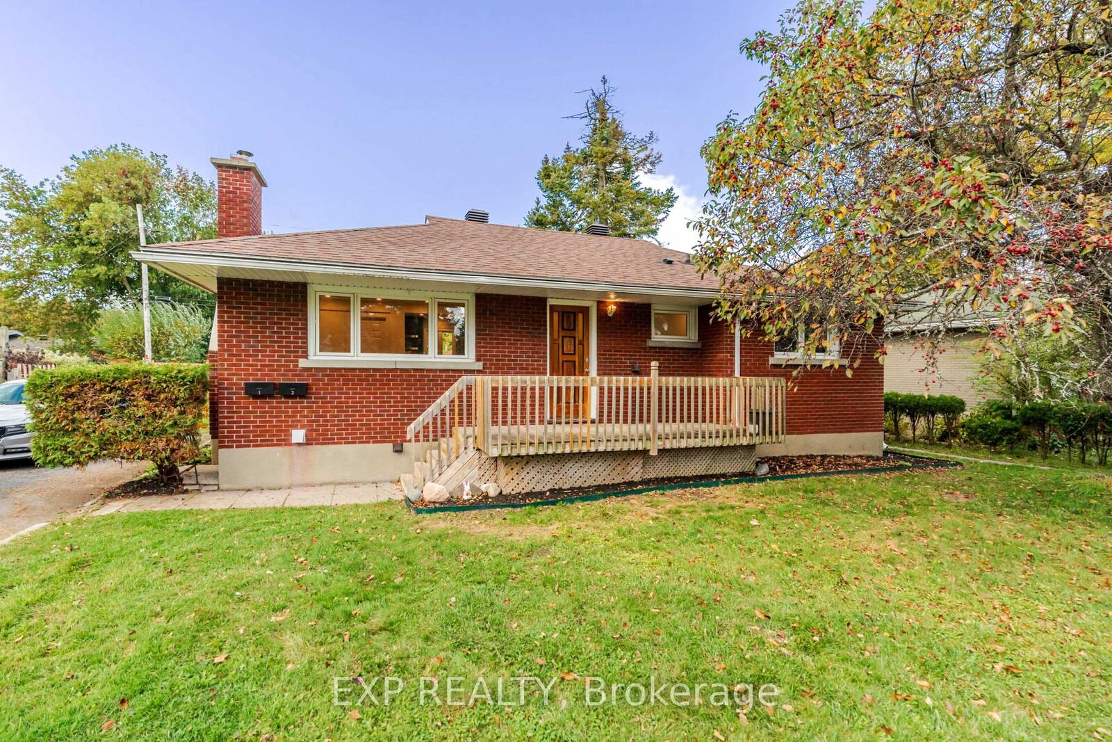 Property Photo:  24 Newhaven Street  ON K2G 0X5 