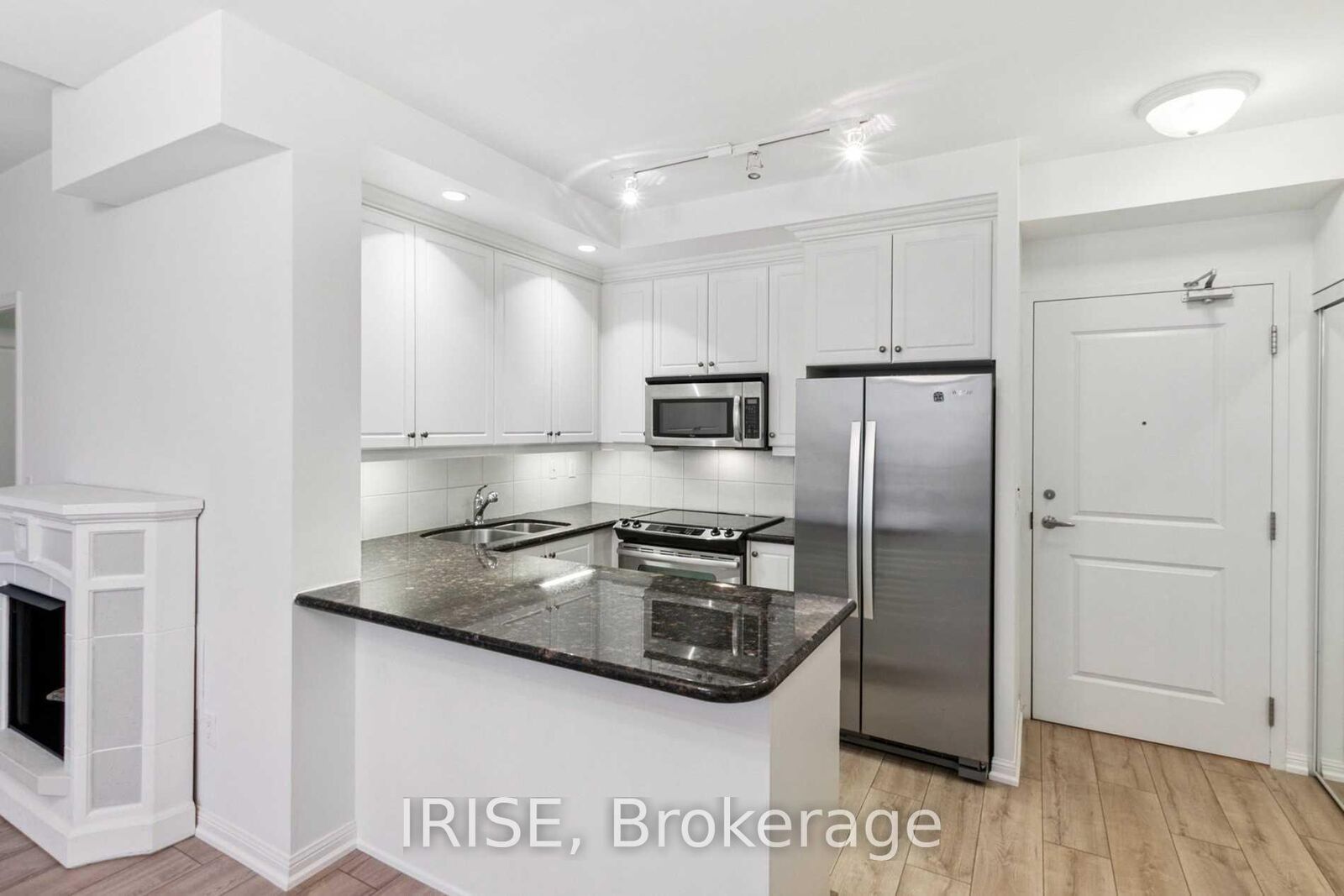 Property Photo:  21 Grand Magazine Street 1010  ON M5V 1B5 