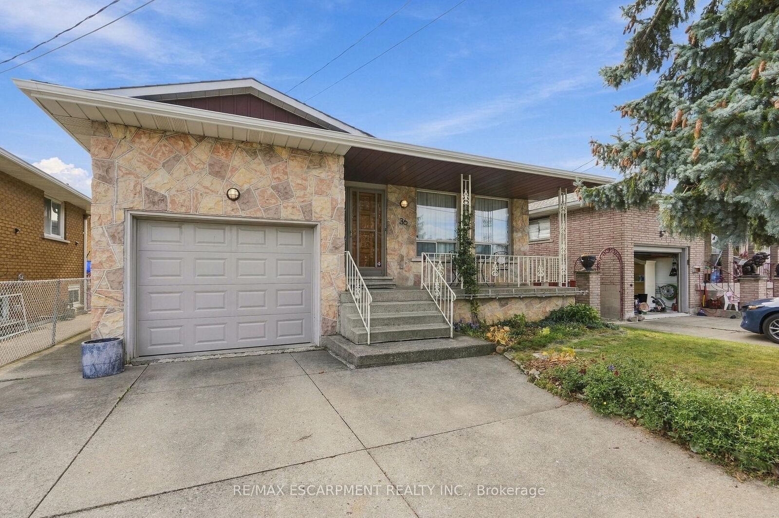 Property Photo:  36 Algonquin Court  ON L8T 4T3 