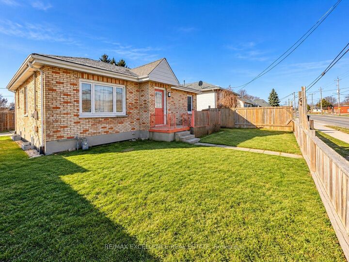 Property Photo:  1227 Trafalgar Street  ON N5Z 1H6 