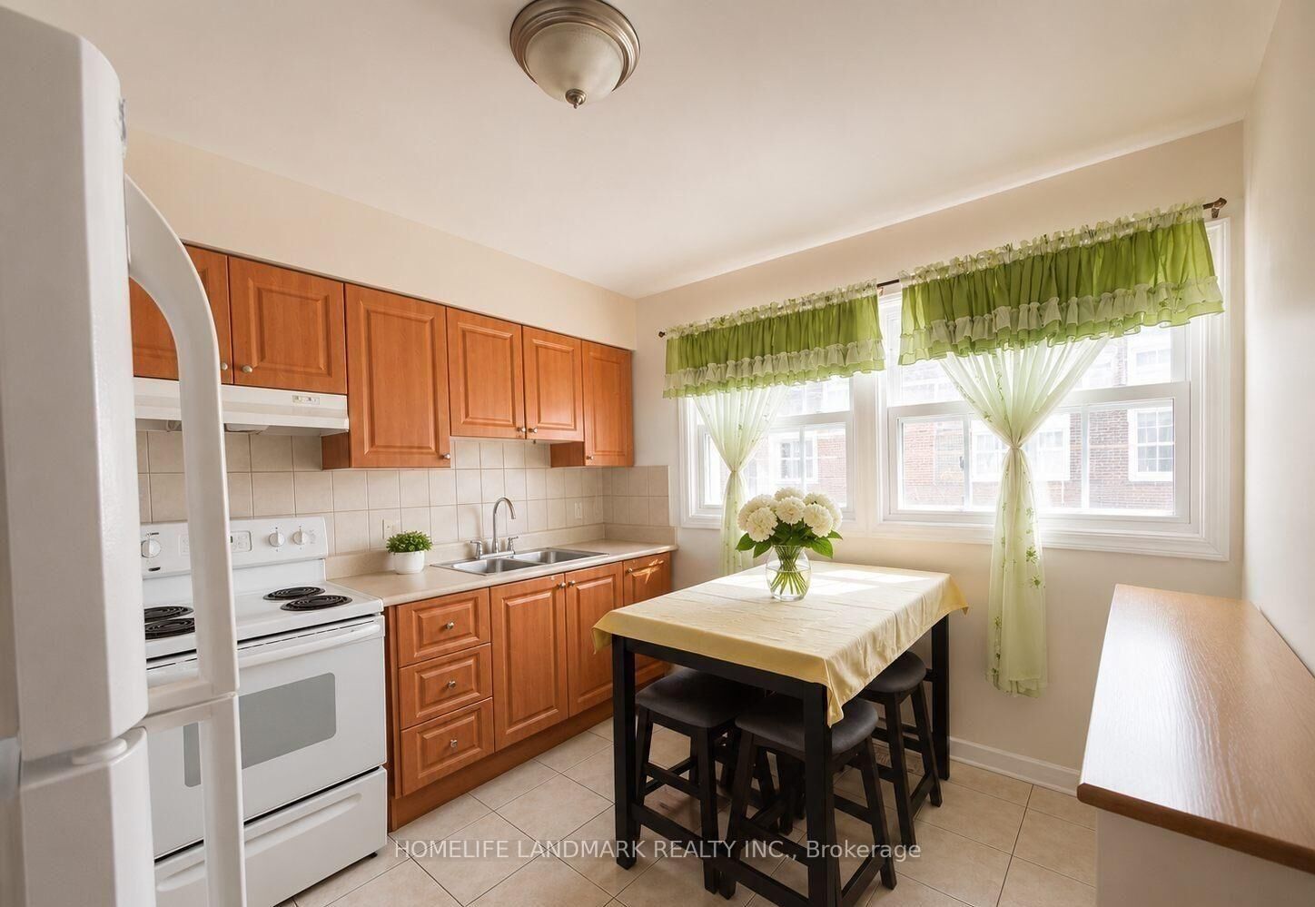 Property Photo:  110 Purpledusk Trail  ON M1E 4E1 