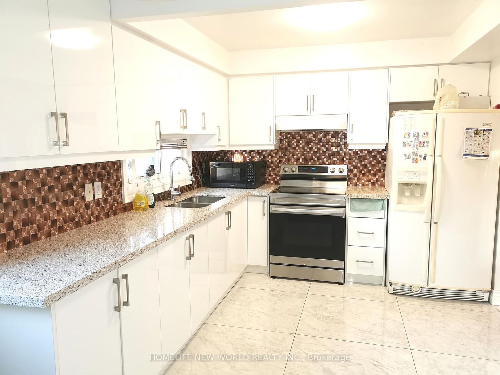 Property Photo:  25 Picola Court Master Bedroom  ON M2H 2N2 