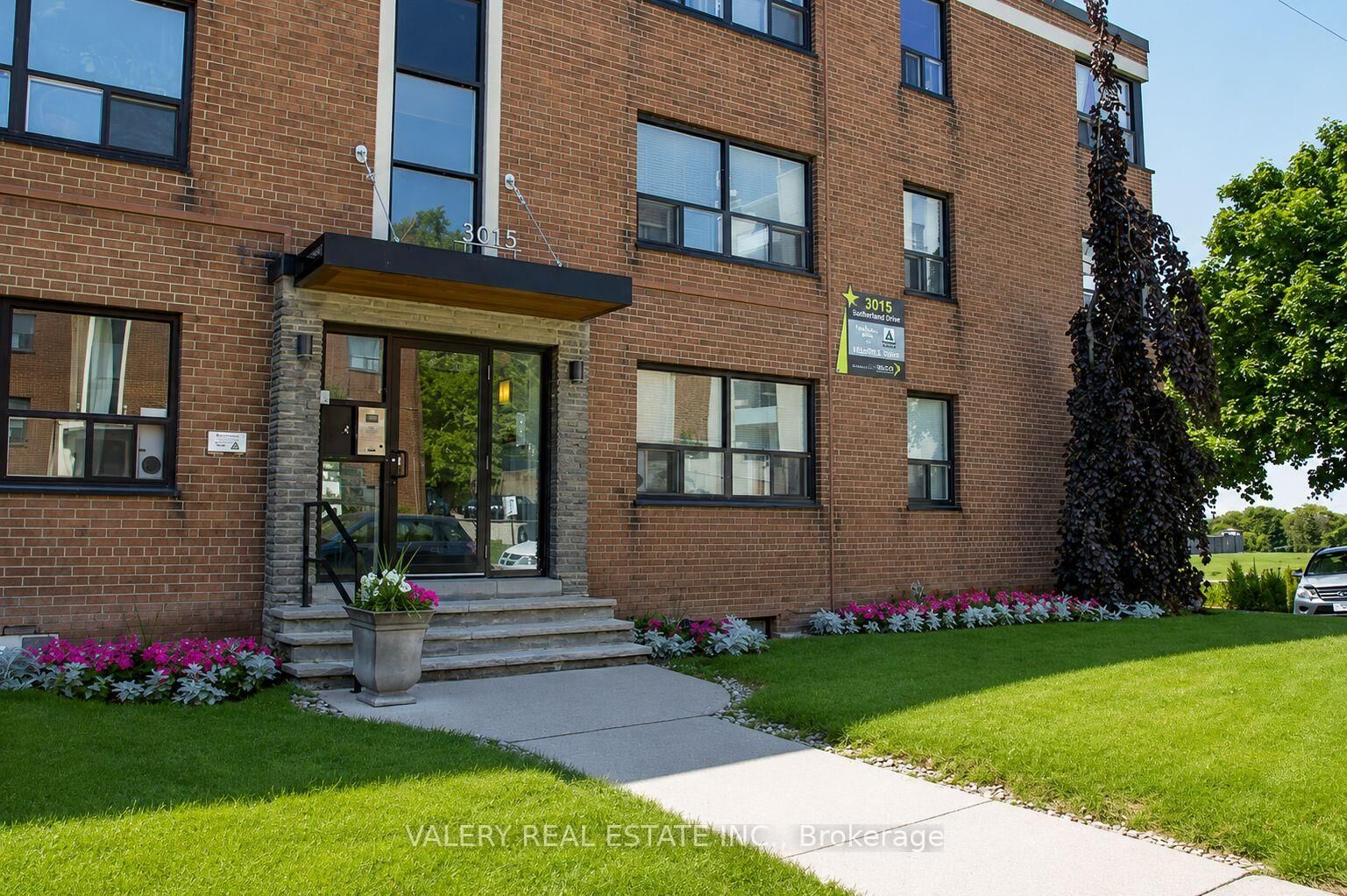 Property Photo: 3015 Queen Street E D7 ON