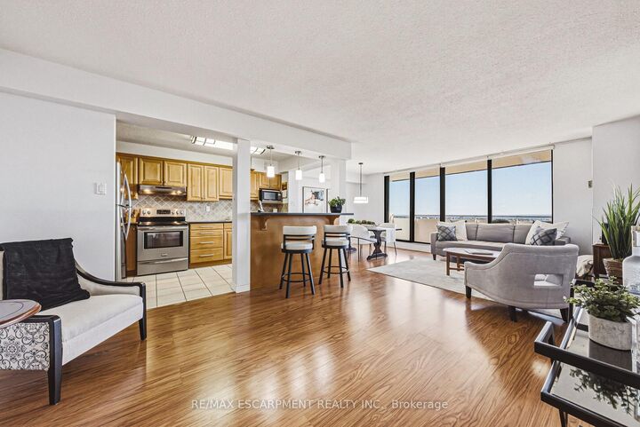 Property Photo:  2055 Upper Middle Road 1105  ON L7P 3P4 