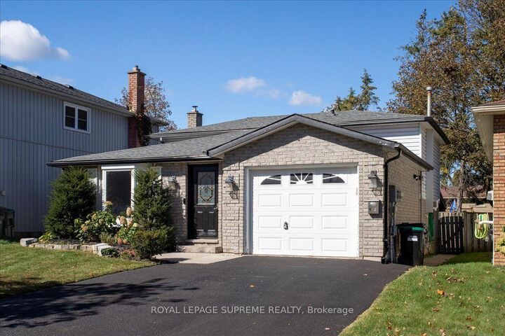 Property Photo:  46 Ridgeway Avenue Upper  ON L4N 5L2 