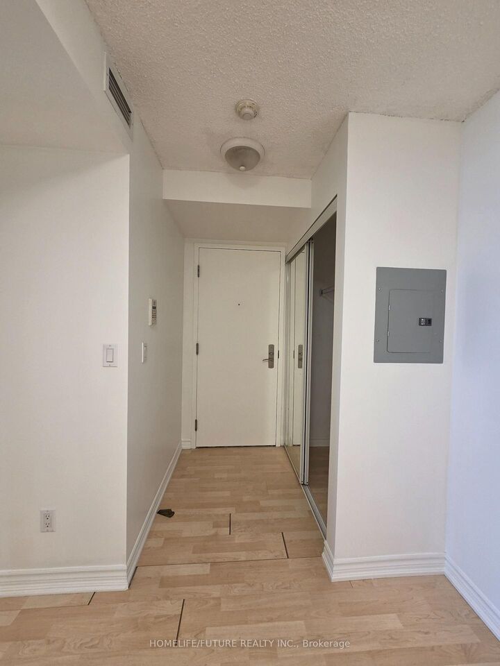 Property Photo:  761 Bay Street 2404  ON M5G 2R2 