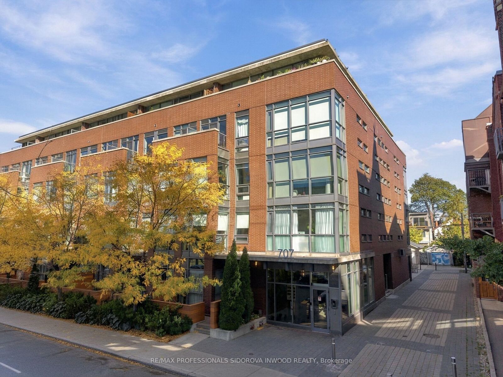 Property Photo:  707 Dovercourt Road 215  ON M6H 0B5 