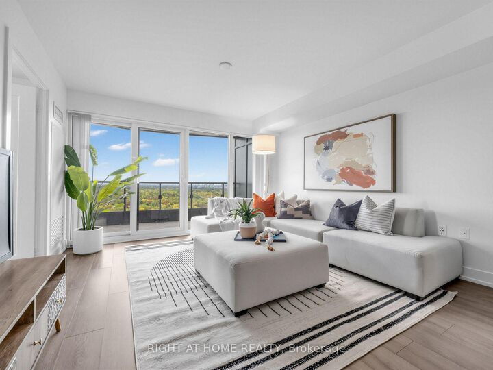 Property Photo:  585 Bloor Street E 2423  ON M4W 0B3 