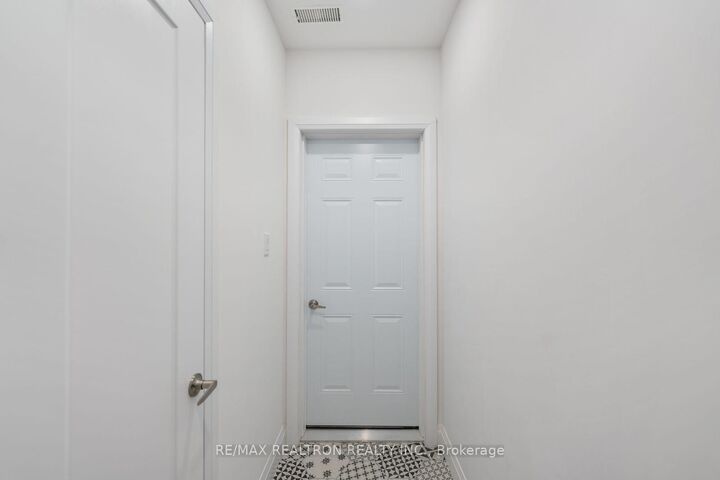 Property Photo:  10 Hesketh Court Lower  ON L7C 1C7 