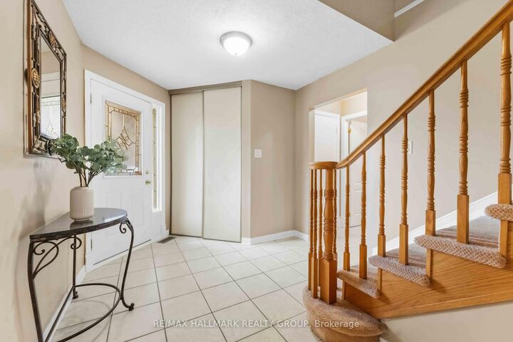 Property Photo: 2053 Rolling Brook Drive ON K1W 1C9