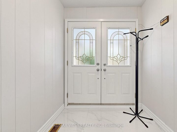 Property Photo:  41 Burnview Crescent  ON M1H 1B4 