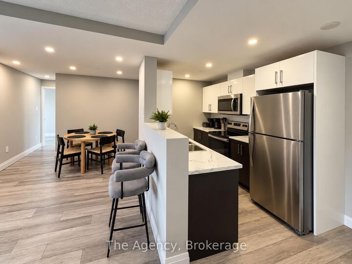 Property Photo:  2200 Sherobee Road 403  ON L5A 3Y3 