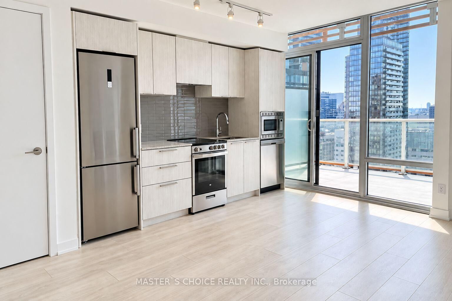 Property Photo:  18 Maitland Terrace 2205  ON M4Y 0H2 