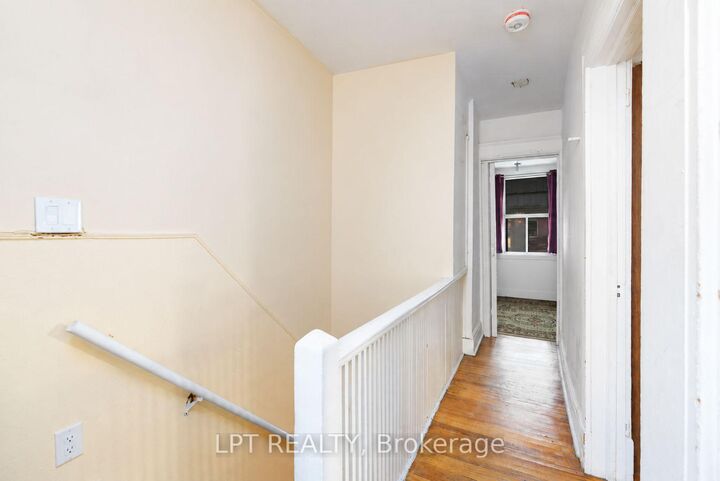 Property Photo:  627 Crawford Street A  ON M6G 3K1 