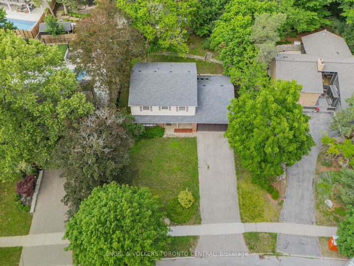 Property Photo:  256 Shakespeare Drive  ON N2L 2T6 