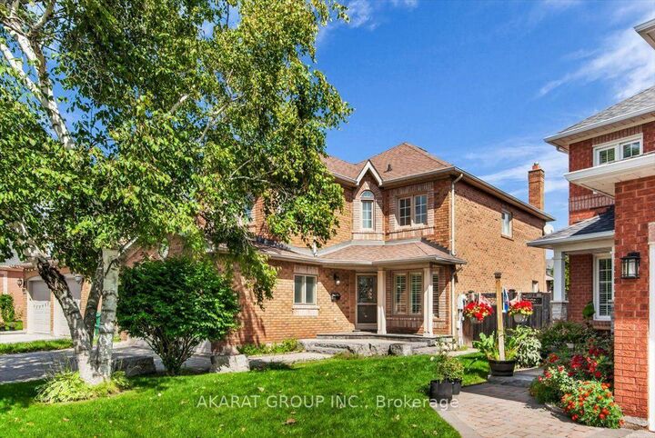 Property Photo:  6907 Gracefield Drive  ON L5N 6T7 
