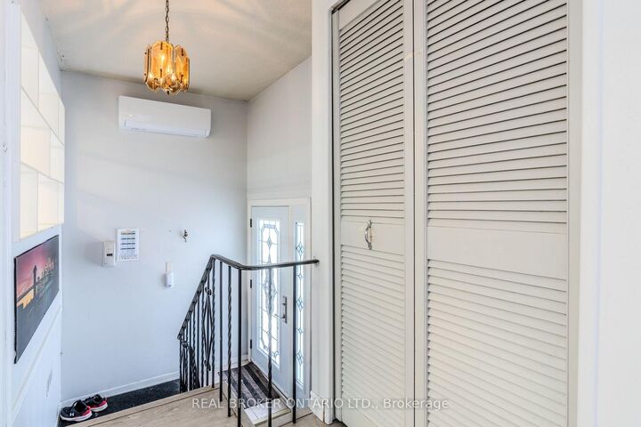 Property Photo:  23 Lebos Road Upper  ON M2H 2L8 