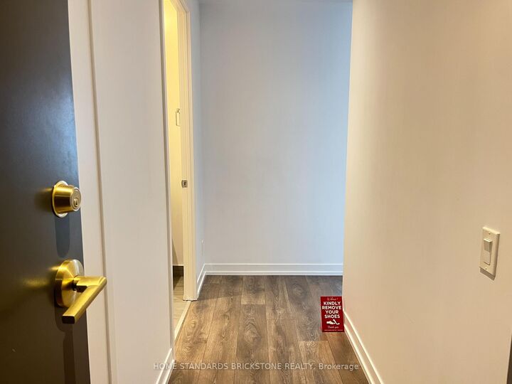 Property Photo:  898 Portage Parkway 2605  ON L4K 0J6 