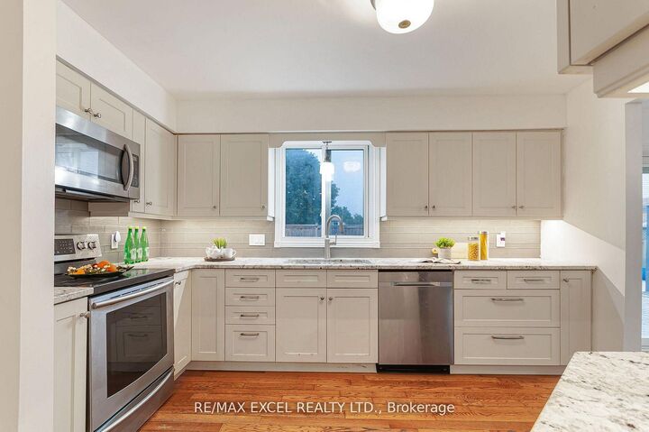 Property Photo:  218 Angeline Street N  ON K9V 5E9 