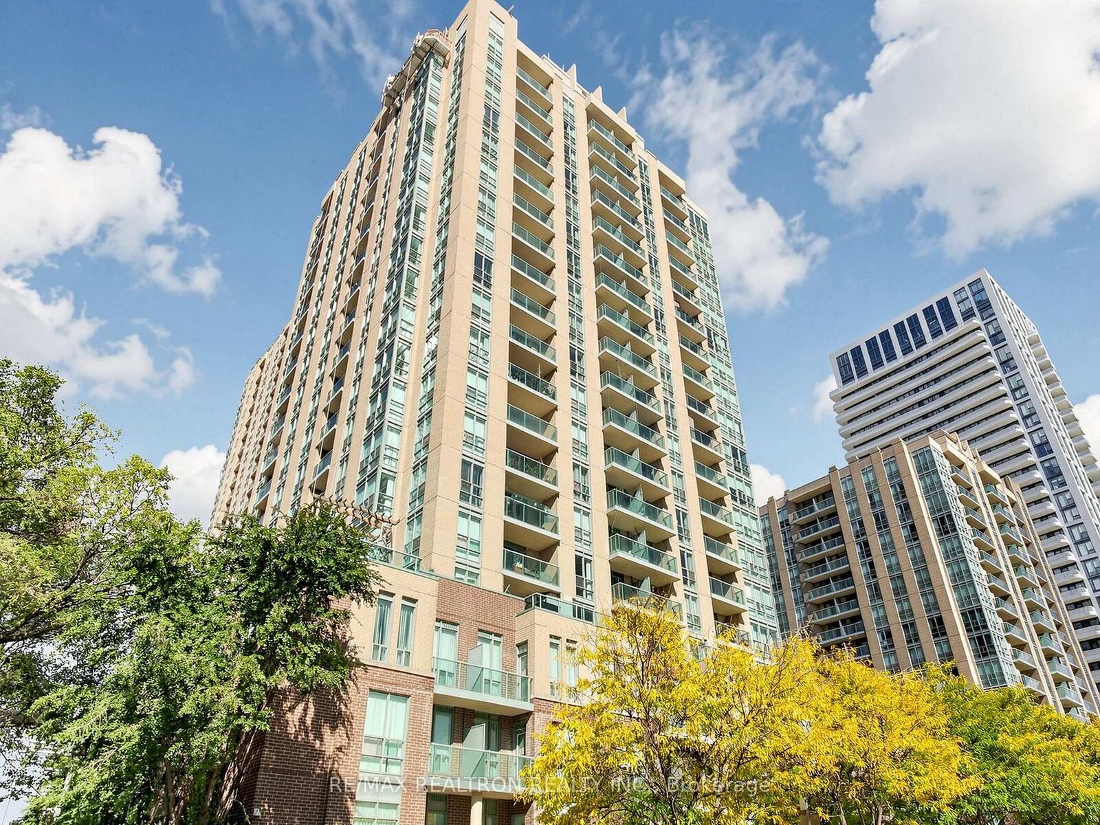 Property Photo:  20 Olive Avenue Lph03  ON M2N 4N5 