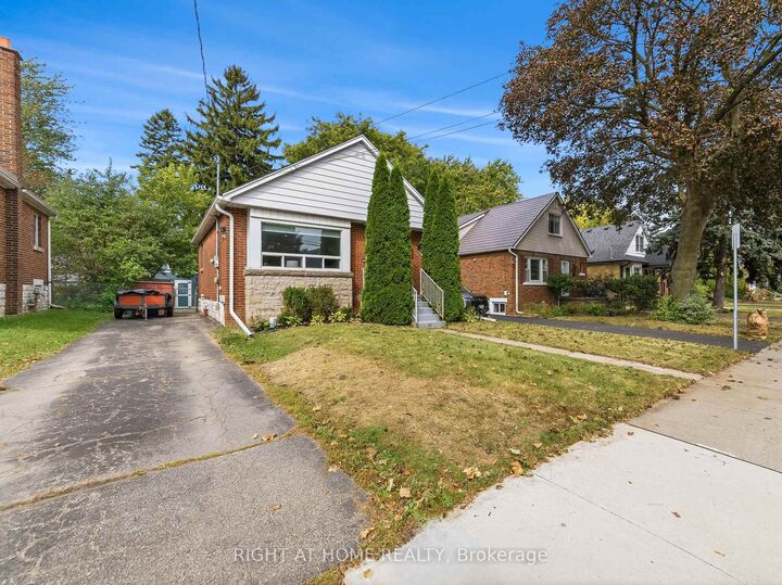 Property Photo:  206 East 19th Street  ON L9A 4S5 