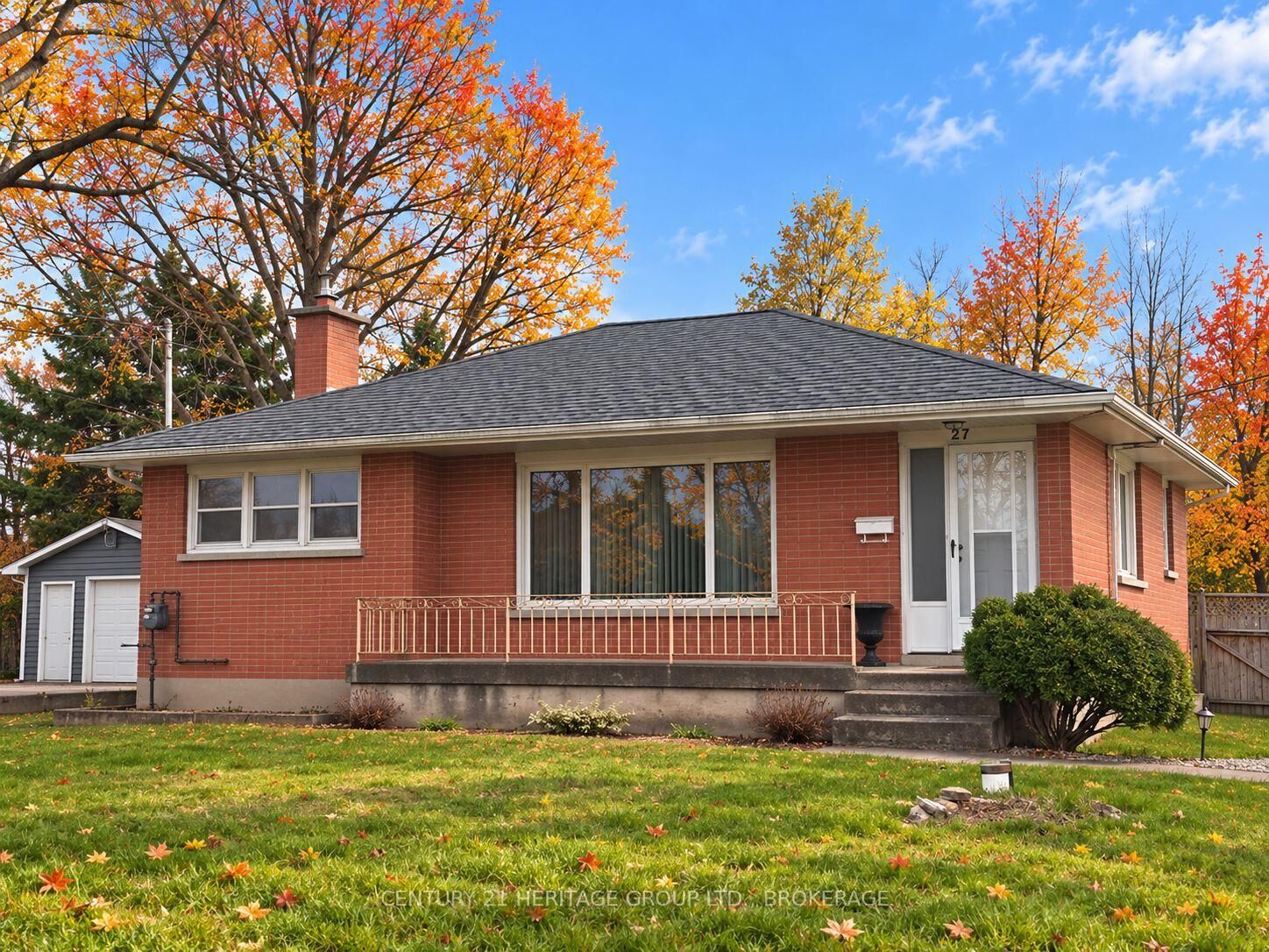 Property Photo:  227 Arnold Street  ON K7M 3M4 