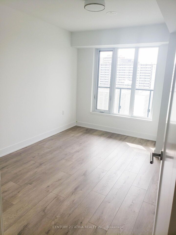 Property Photo:  575 Bloor Street E 1702  ON M4W 0B2 