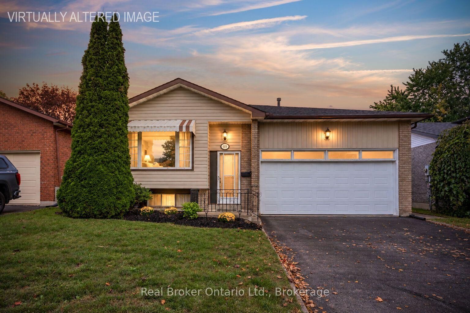 Property Photo:  919 Exeter Street  ON L1G 6R9 