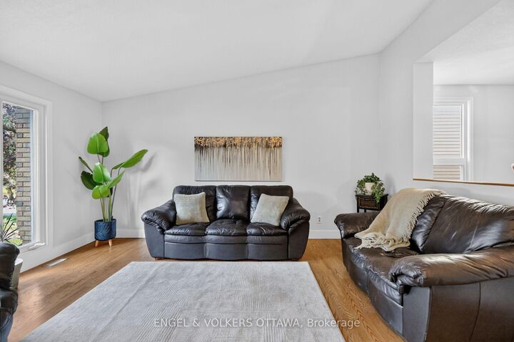 Property Photo:  138 Sherway Drive  ON K2J 1P1 