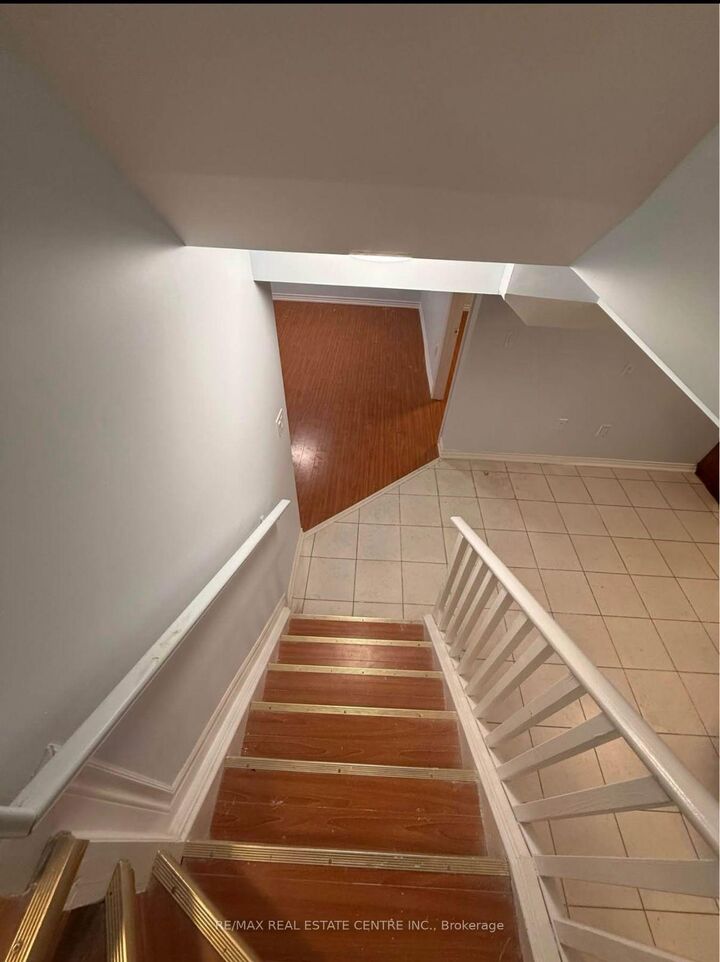 Property Photo:  66 Mistdale Crescent Bsmt  ON L7A 1S1 