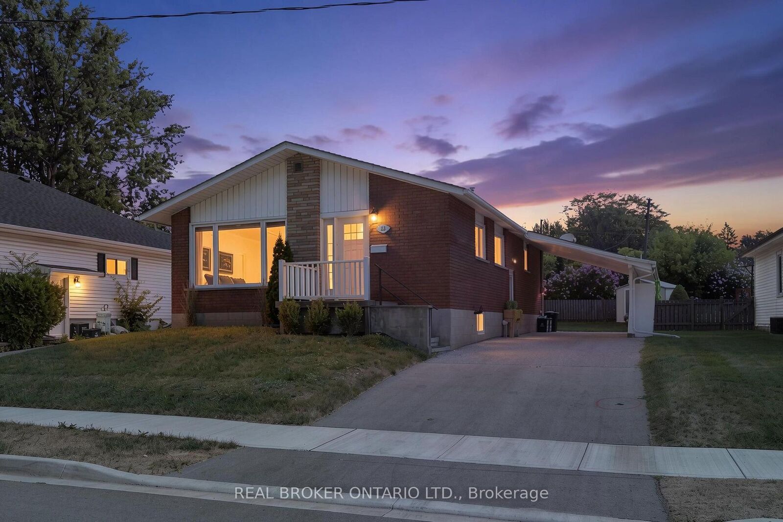Property Photo:  23 Homewood Avenue  ON N3Y 2S9 