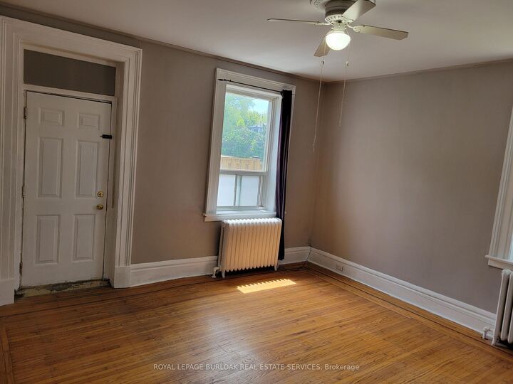Property Photo:  303 East 19 Street 1  ON L9A 4S6 