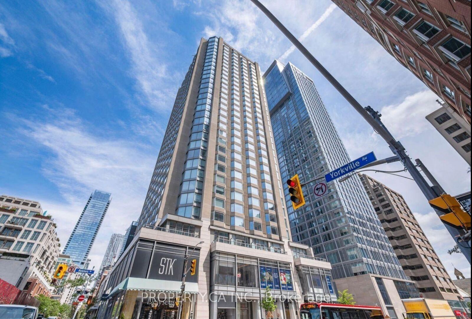 Property Photo:  155 Yorkville Avenue 2401  ON M5R 0B4 