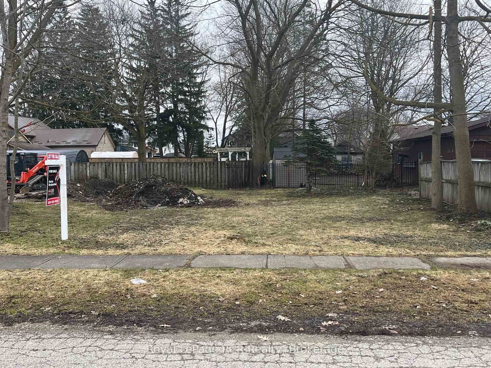 Property Photo:  240 Cumberland Street  ON N0G 2P0 