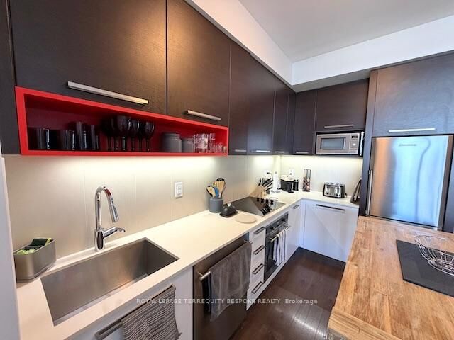 Property Photo:  36 Park Lawn Road 3108  ON M8V 0E5 